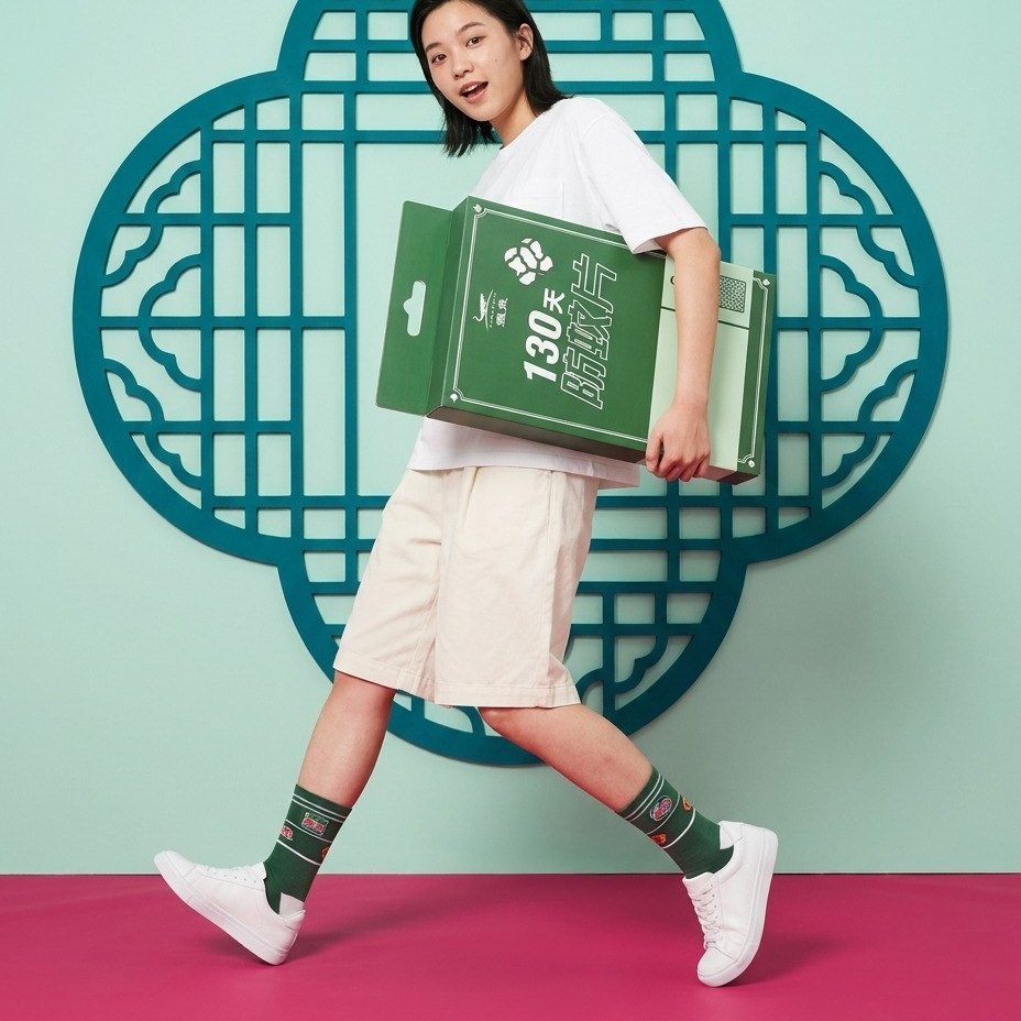 鱷魚牌防蚊片聯名襪綠色款情境示意