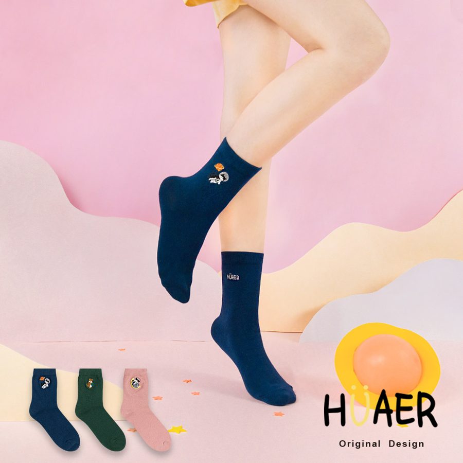 HUAER 電繡漂浮貓咪太空中筒襪